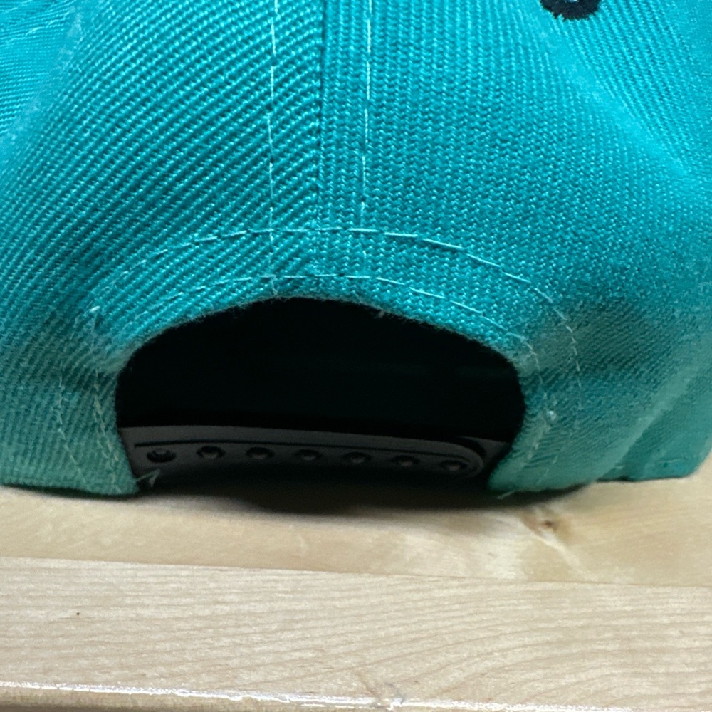 Mitchell & Ness Teal and Black Vancouver Grizzlies Embroidered Snapback - Picture 7 of 7